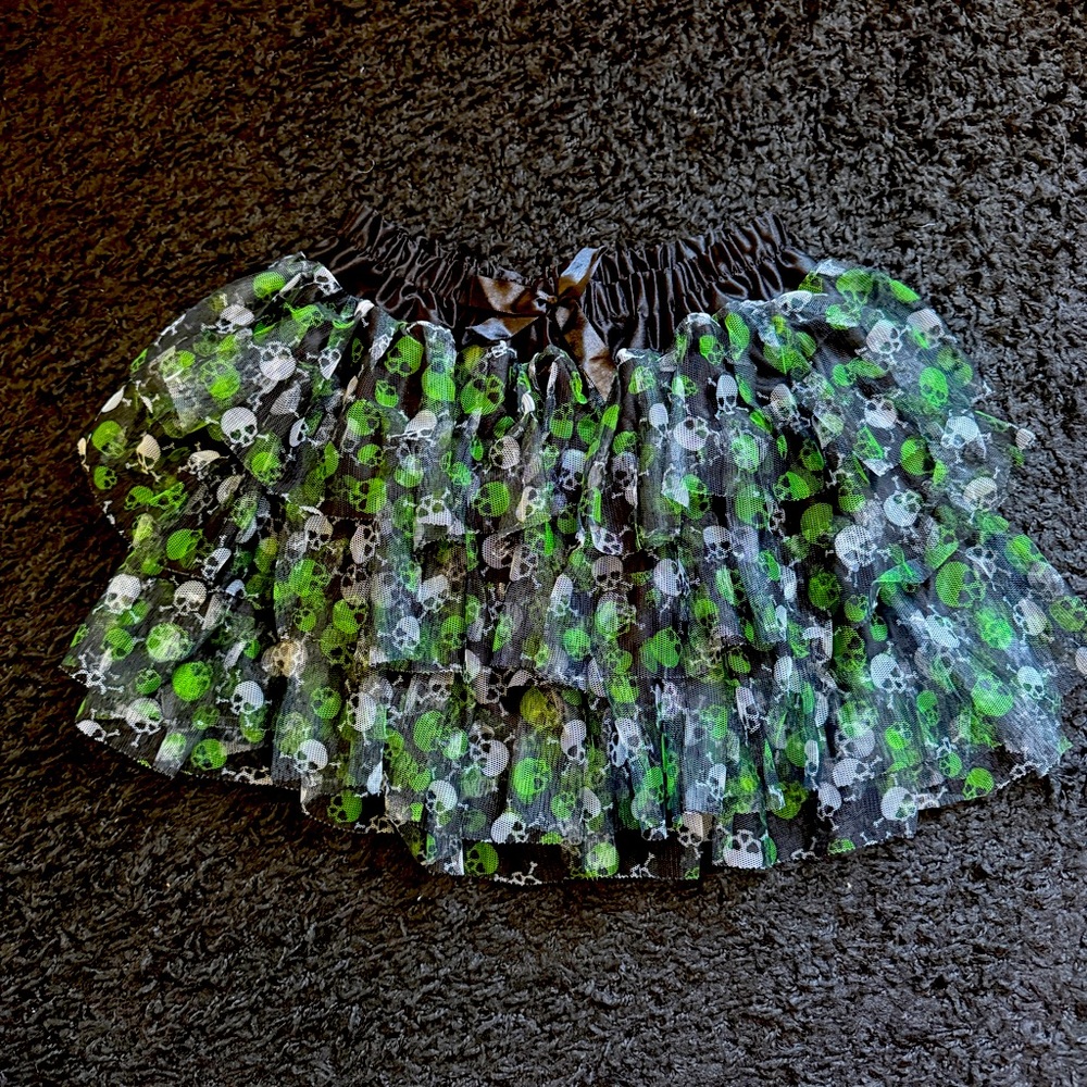 Hot Topic Green and Black Skull Print Women's Tutu Skirt